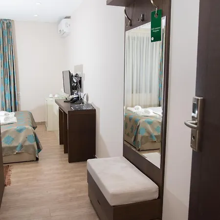 Crystal Hotel Pecinci