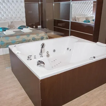 Crystal Hotel Pecinci